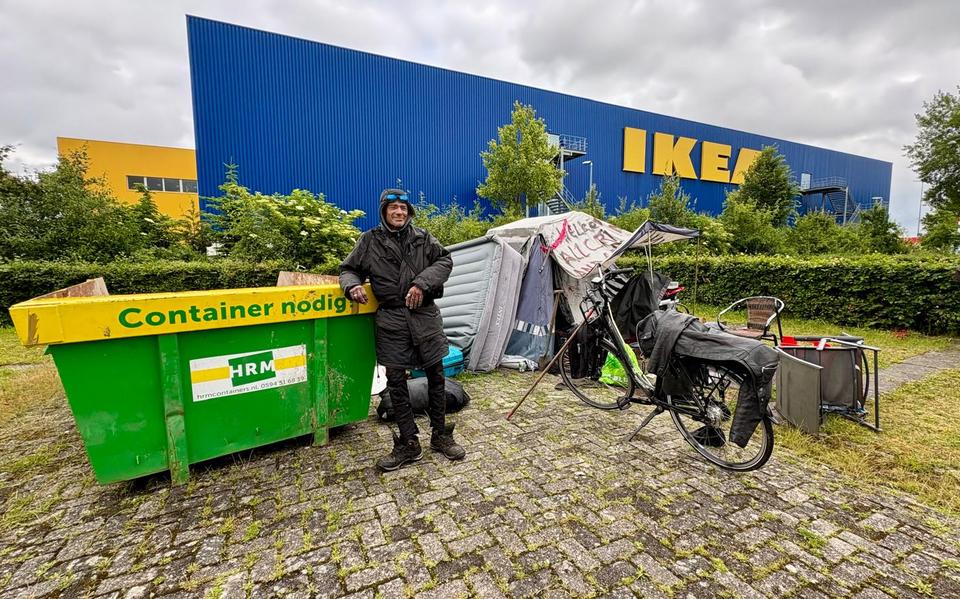Ben (66) has to remove his tent next to IKEA. ‘I can’t make it anymore. I need help’