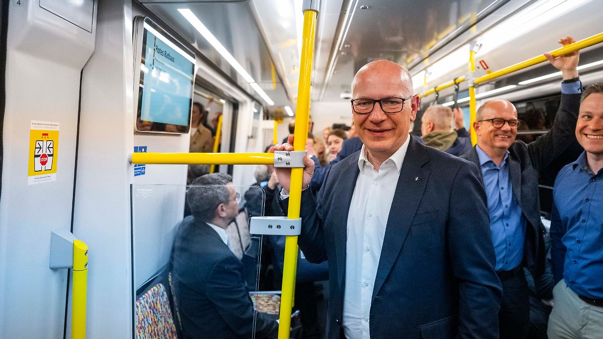 Berlin Senate Keeps Travel Plans Hidden: Is Public Pressure Unwanted?