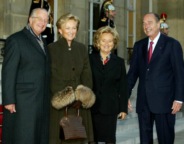 French President Jacques Chirac and his wife Bernadette welcome then Belgian King Albert and Queen Paola at the Élysée Palace in Paris, October 27, 2003.