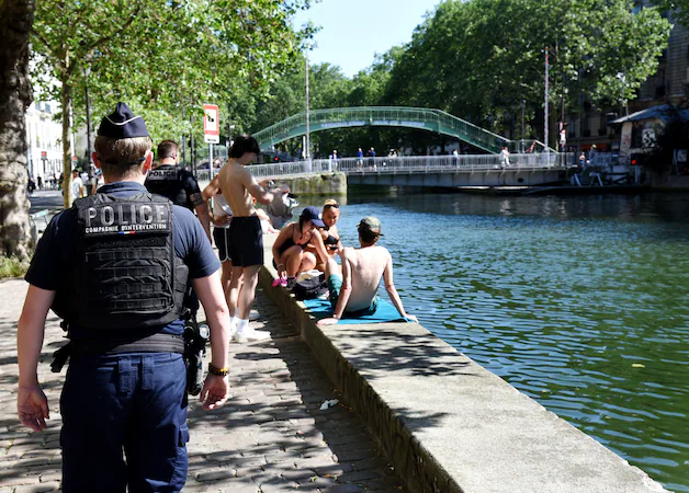 The policy prevents swimming in the Canal Saint-Martin and golf in Parijs, France, on May 27, 2026.