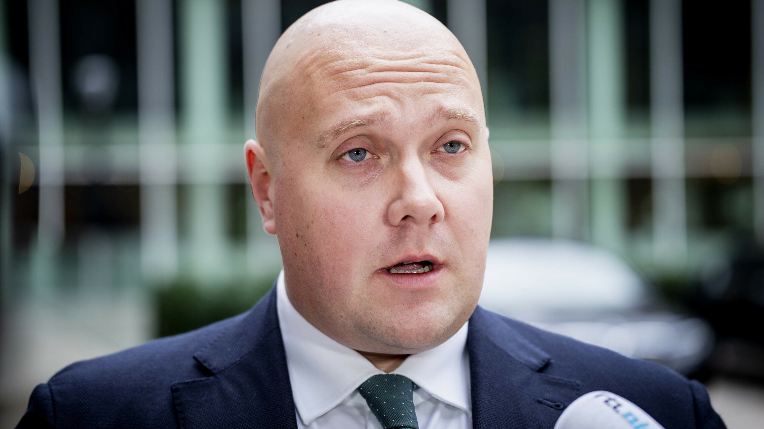 Cabinet is forcing municipalities to carry out stricter checks on social assistance recipients: without language proficiency, there will be a cut in benefits