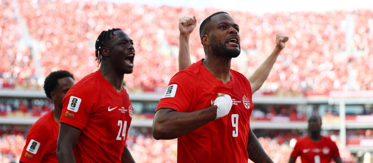 Cyle Larin celebrates 1:1
