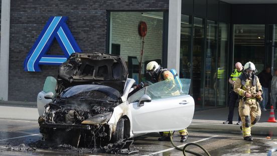 Car goes up in flames in Vries