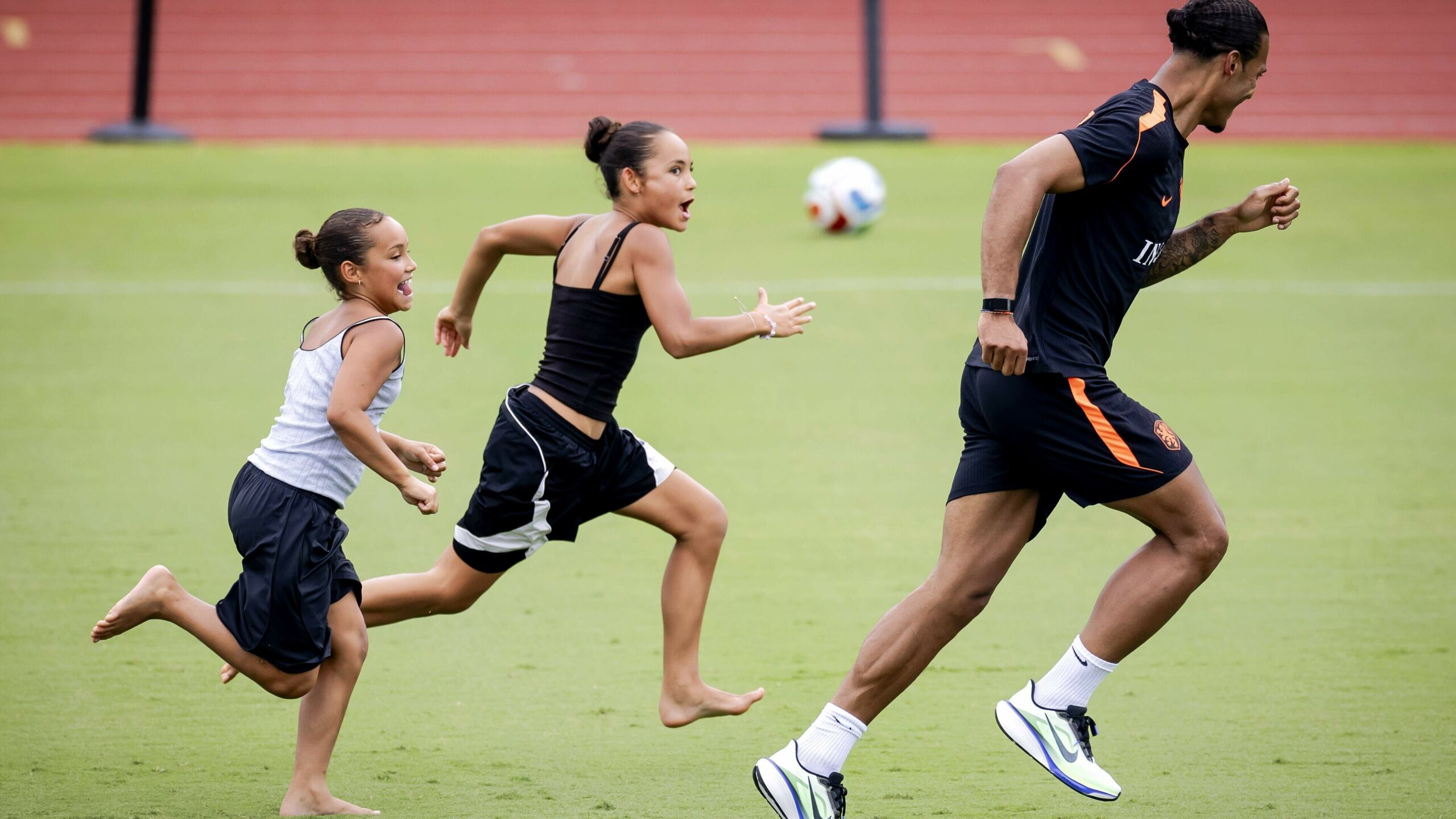 Certainly wild English scenes with the Dutch national team on the traditional World Cup family day