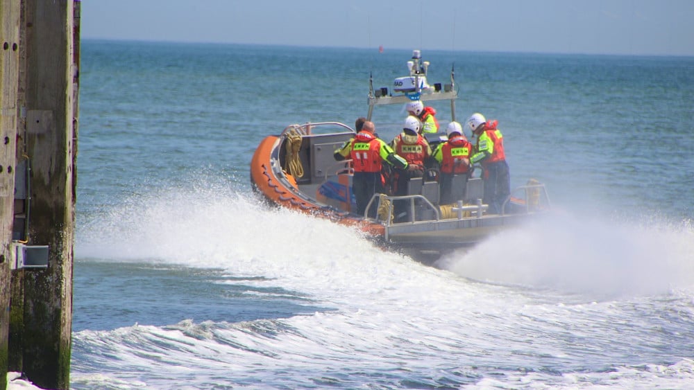 Collision on the Wadden Sea between fishing boat and sailing yacht