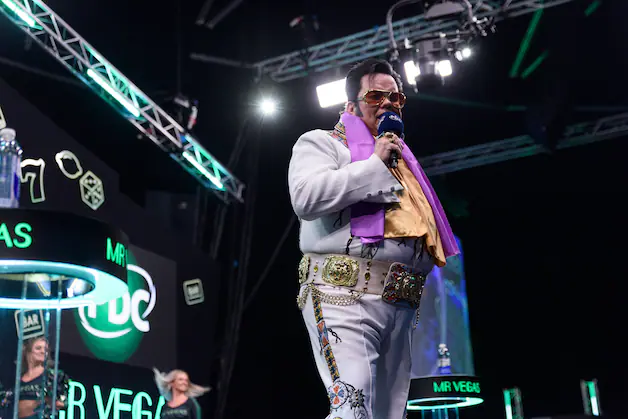 Comedy Capers in Copenhagen: tournament winner Michael van Gerwen sends ‘Elvis Presley’ away during darts match | Sport