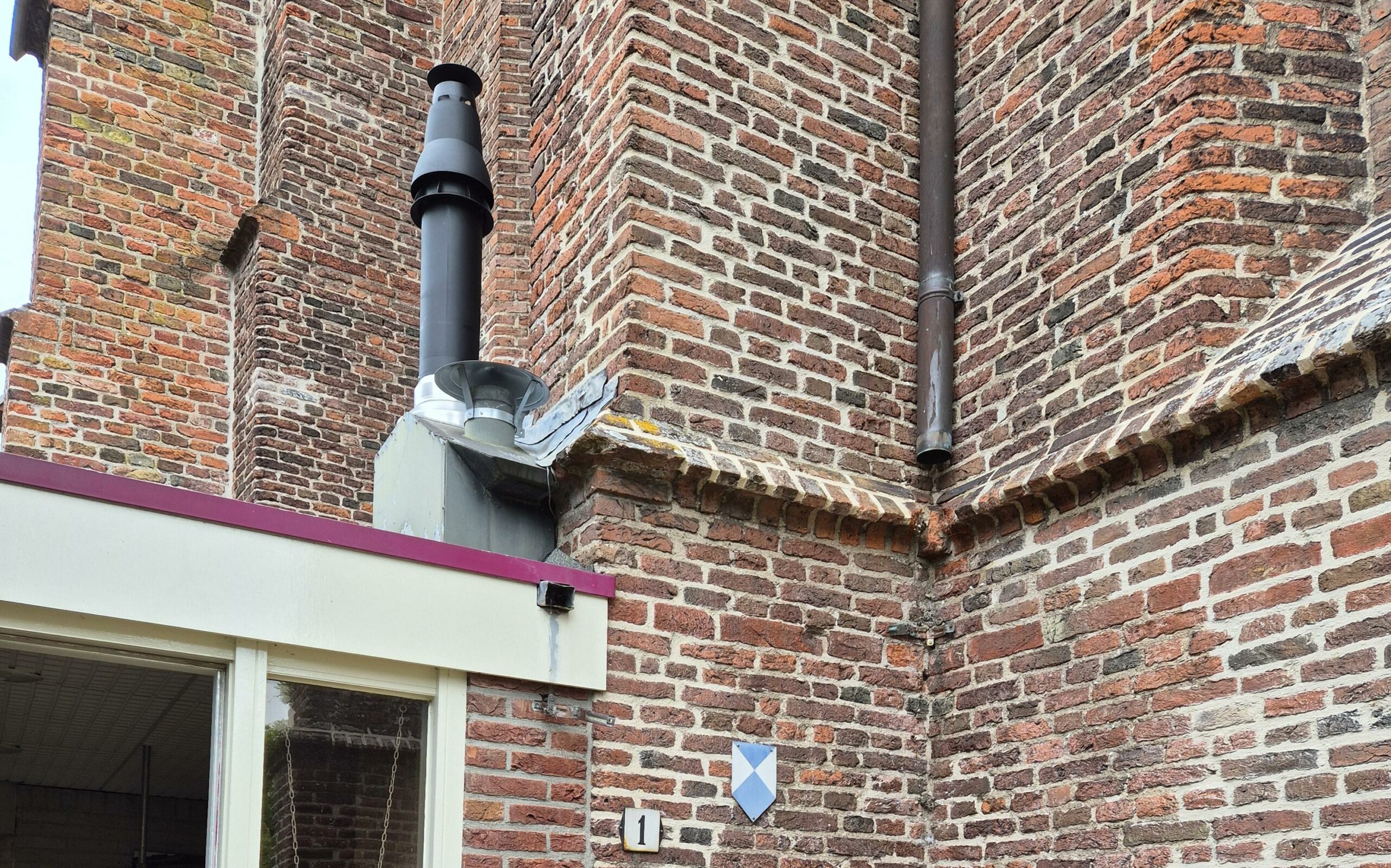 Copper thieves steal rain pipes from Stefanuskerk Beilen, church switches to plastic. ‘A shame, but it is what it is’
