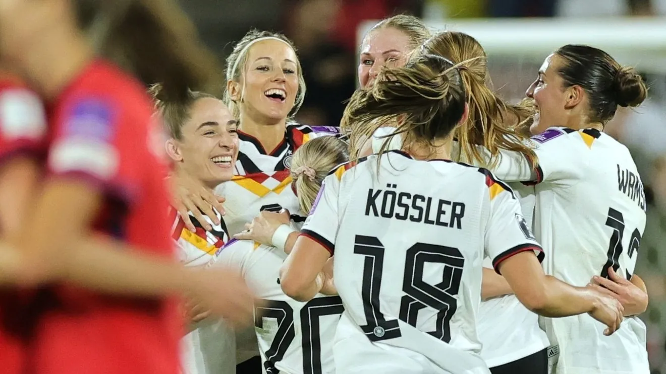 Celebrations for the DFB women against Norway: National coach Wück's team is at the World Cup.