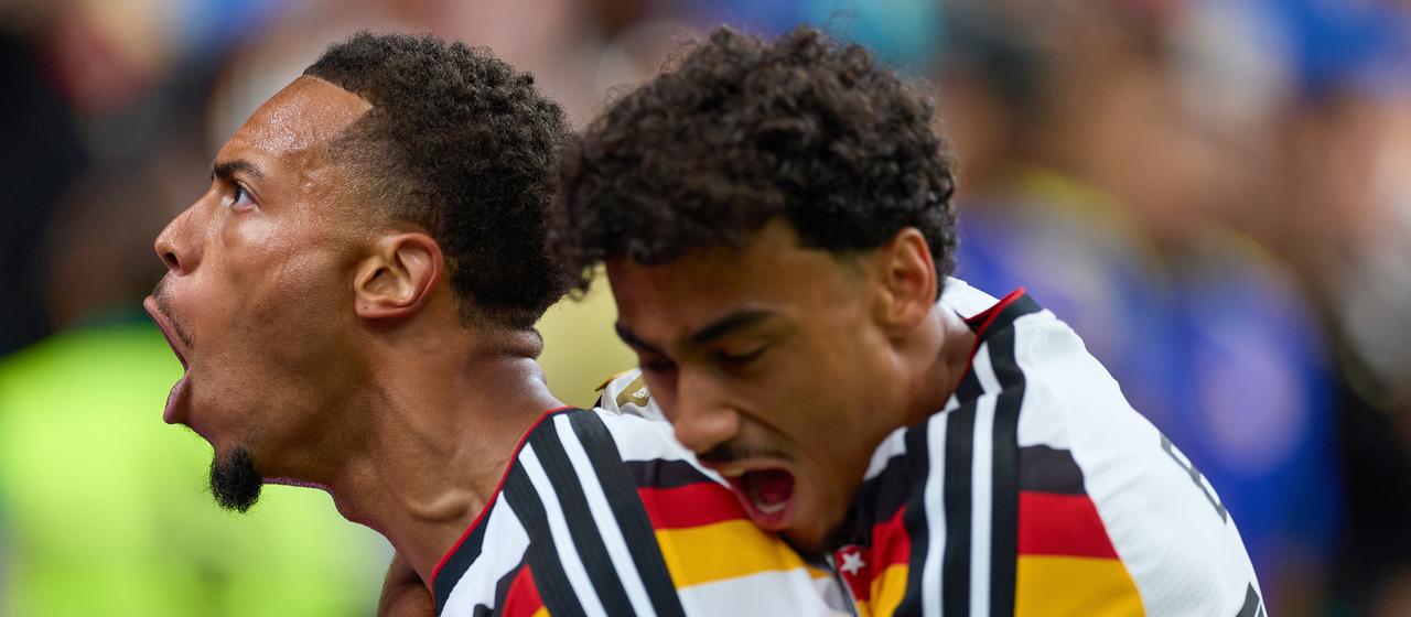 Felix Nmecha (l.) and Nathaniel Brown celebrate the lead