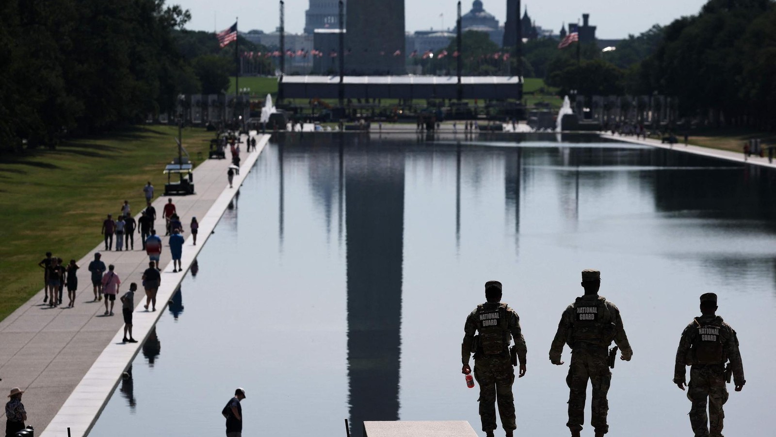 Did Trump’s „Beast“ Limousine Damage the Reflecting Pool’s New Coating?