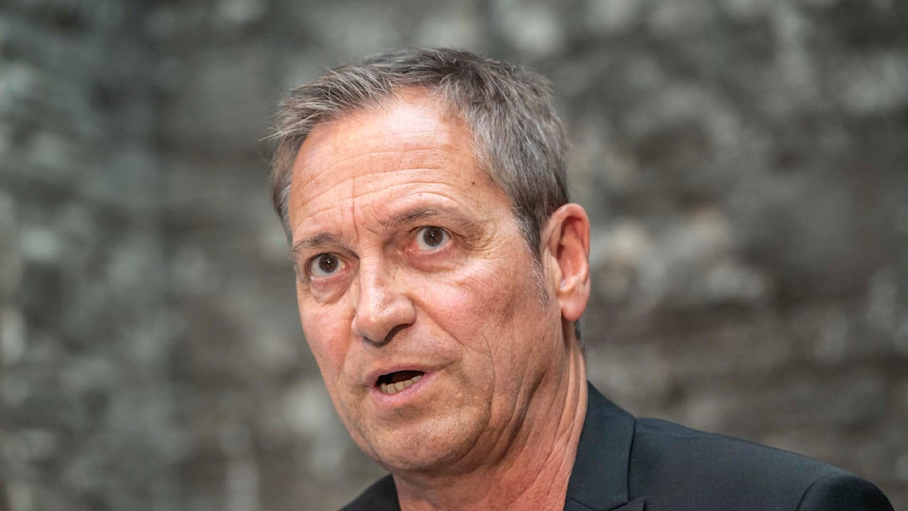 Dieter Nuhr’s Controversial Femicide Jokes Spark Outrage in Germany