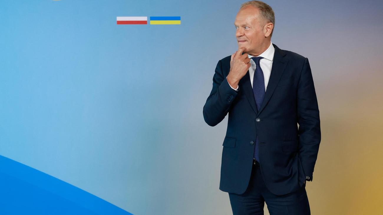 Donald Tusk Urges Ukrainians and Poles for Mutual Respect at Gdánsk Conference