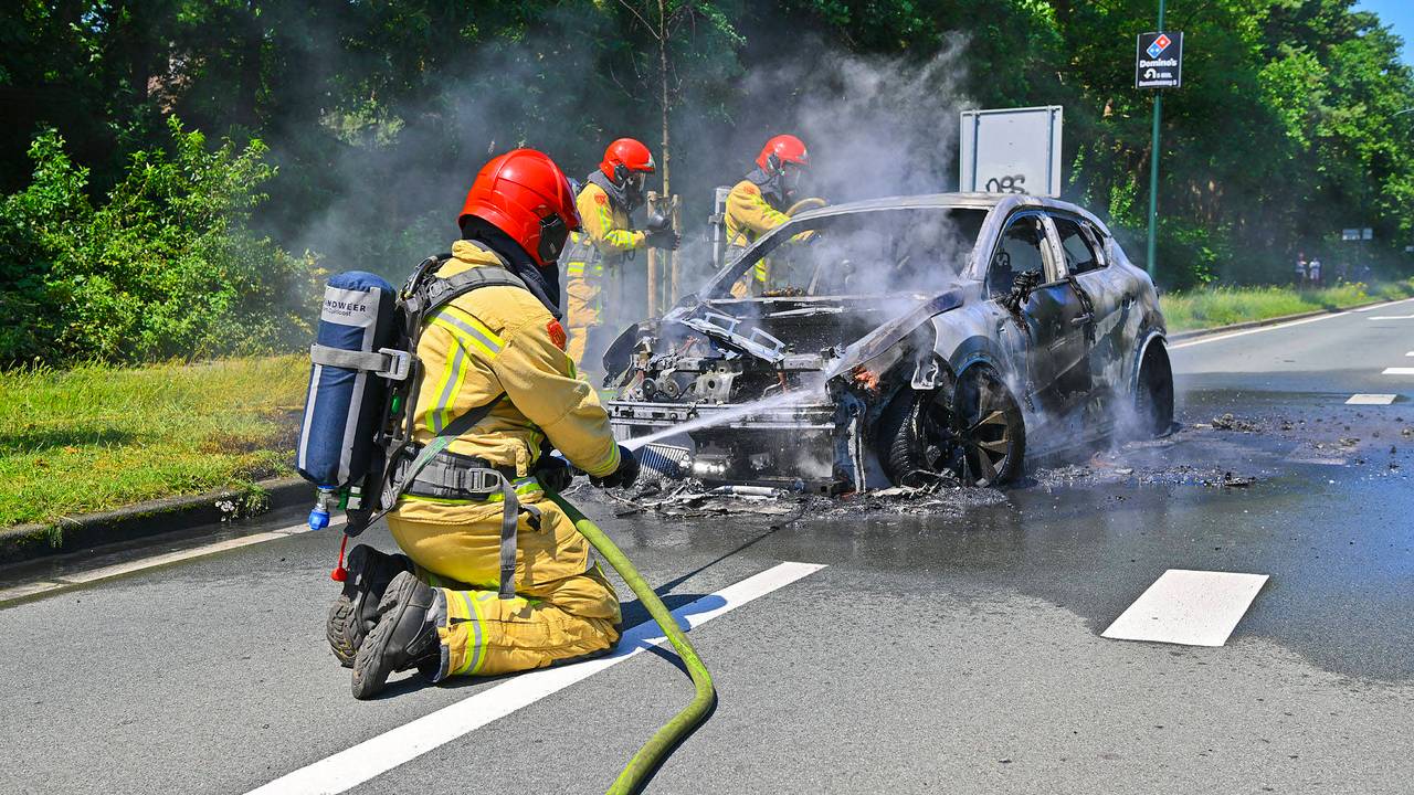 Driver escapes drama after flash fire in moving car in Valkenswaard