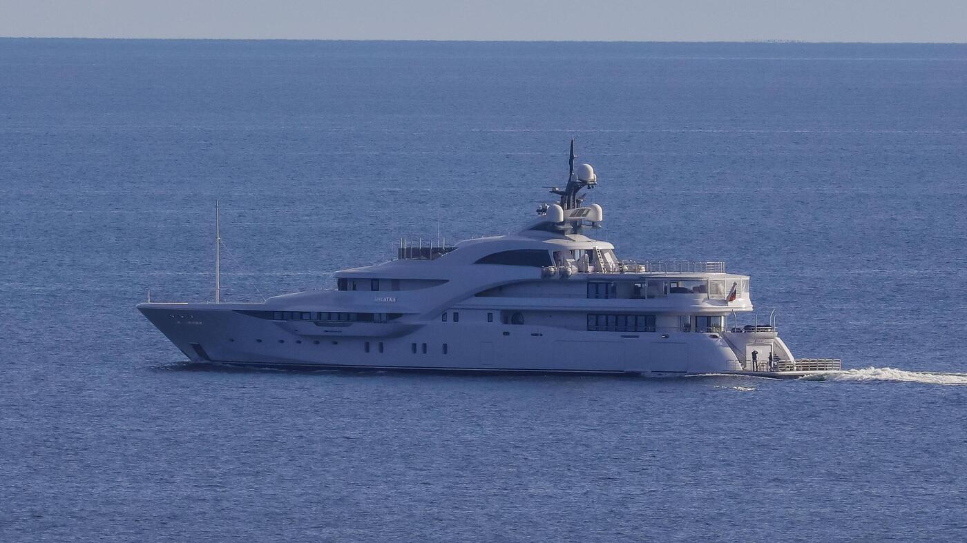 Drone-Proof: Putin’s Luxury Yacht and Warship Escort Spotted in the Baltic