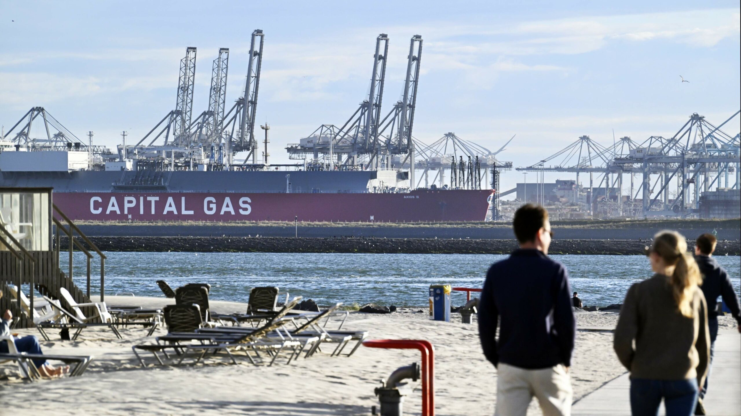 Dutch exports of goods increased by more than 4 percent in April