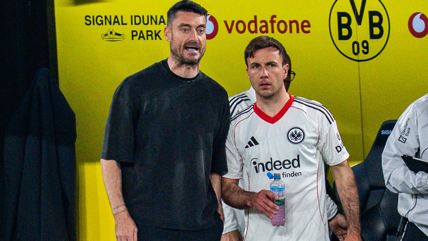 Albert Riera (l.) with Mario Götze.