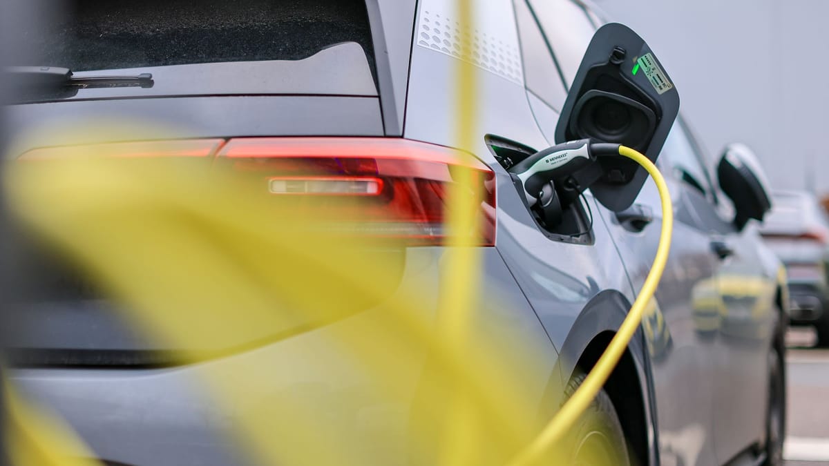Electric Cars: Boost Your Range by 100 km with These 5 Simple Tips!