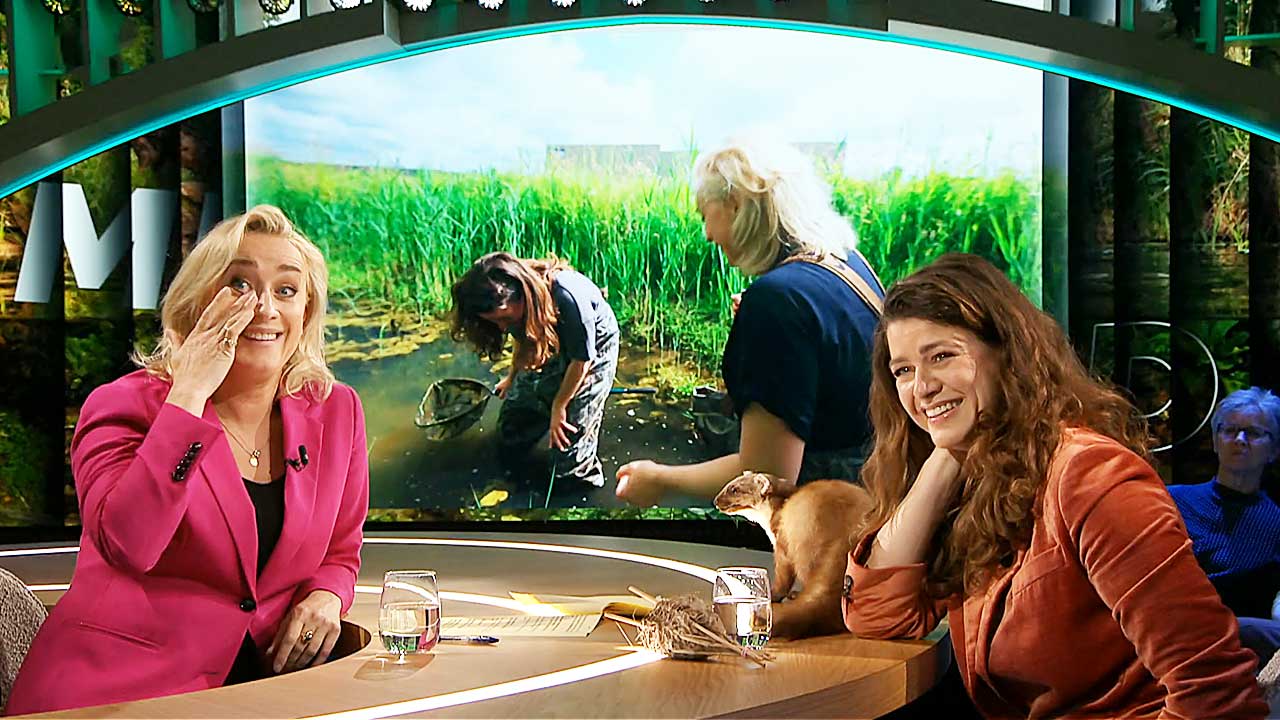 Eva Jinek gets a slap on the fingers after a ‘giggling interview’ with Merel Westrik