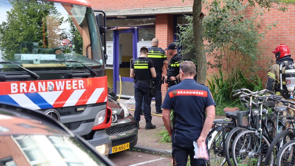 Explosion causes fire at home in Amsterdam East, four people checked