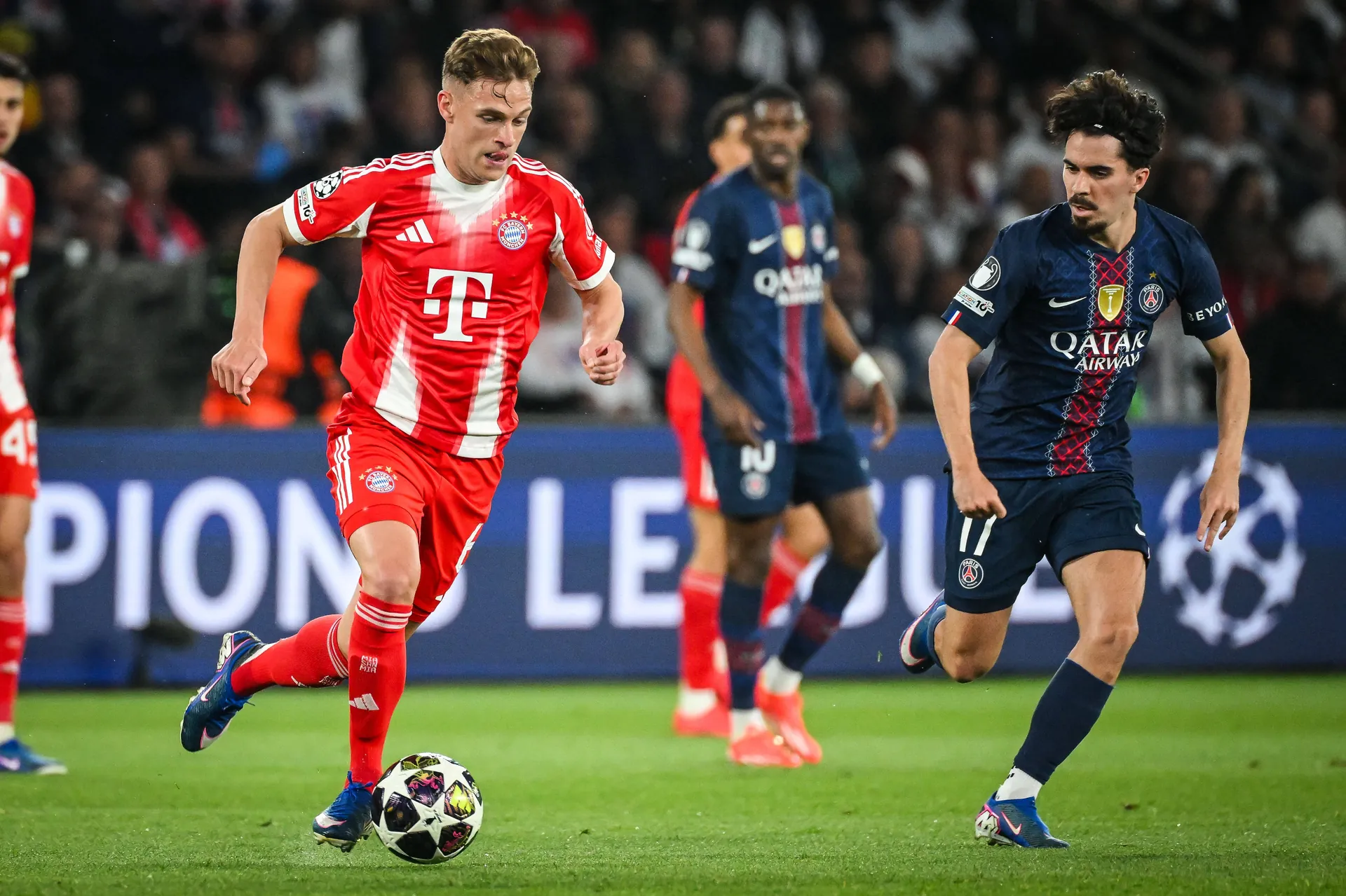 Joshua Kimmich (l.): Last season, Bayern failed in the Champions League semi-finals against PSG. Joshua Kimmich (l.): Last season, Bayern failed in the Champions League semi-finals against PSG.