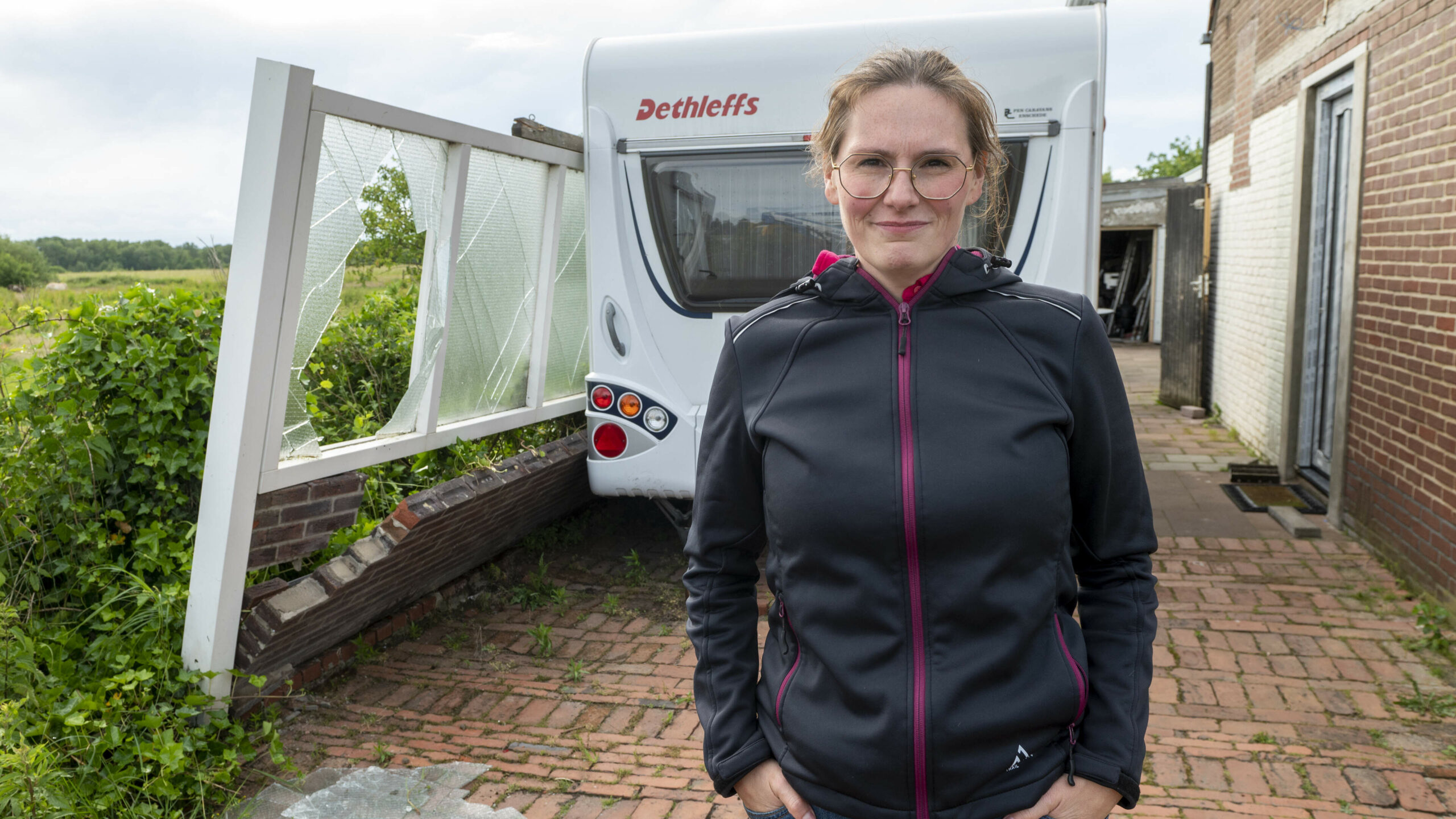 Flash tornado leaves a trail of destruction in Glanerbrug: ‘A bang, then I saw steel plates on rabbit hutches’