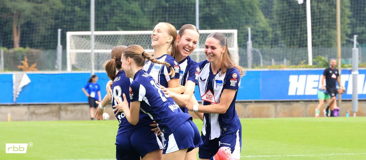 The Hertha BSC players celebrate in the second leg for promotion against 1. FC Saarbrücken (Source: dpa/nordphoto GmbH)