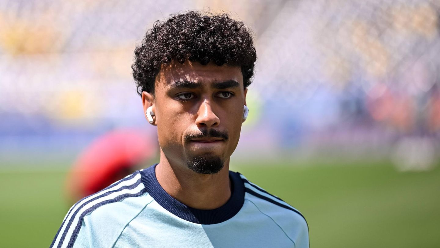 Football World Cup: Nathaniel Brown Ready to Face Paraguay in Key Match!