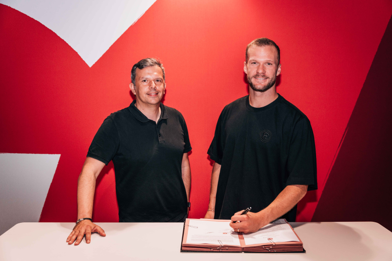 Fortuna Düsseldorf Signs Eric Hottmann: A New Star on the Offensive!