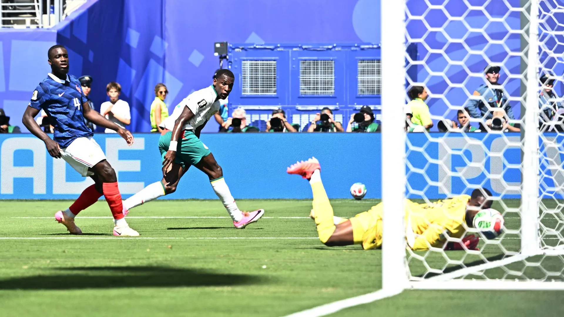 SOCCER-WORLDCUP-FRA-SEN/