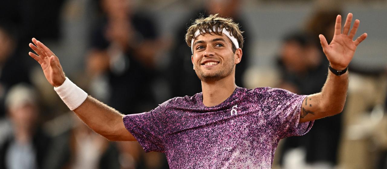 Flavio Cobolli celebrates in Paris