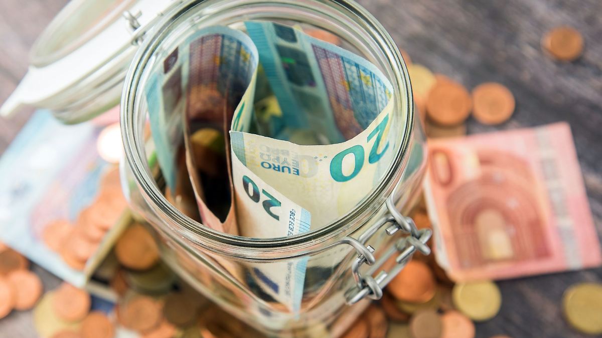 Germans Park €10,000+ in Checking Accounts – Missing Out on Returns!