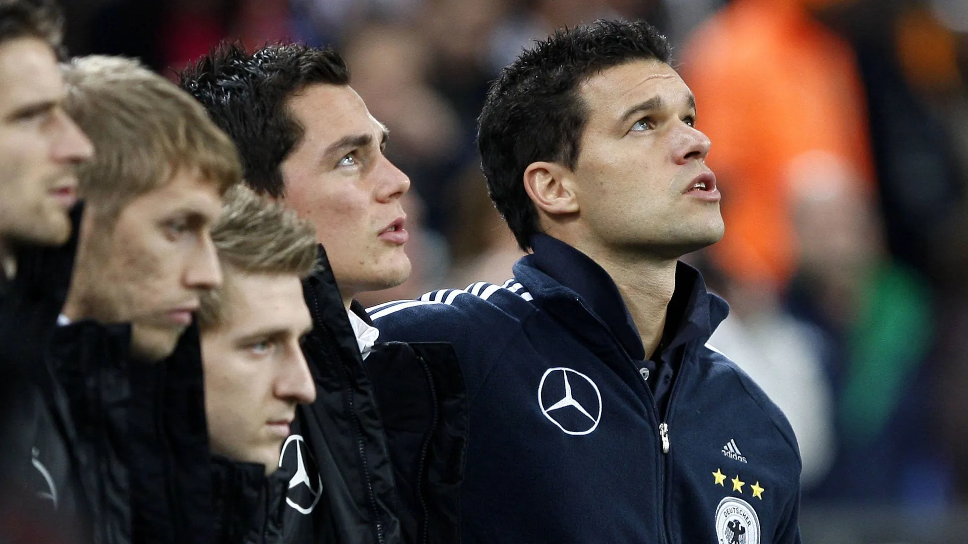 Moment of silence: Before kick-off against Ivory Coast, the DFB team led by then captain Michael Ballack (r.) paused in honor of Robert Enke.