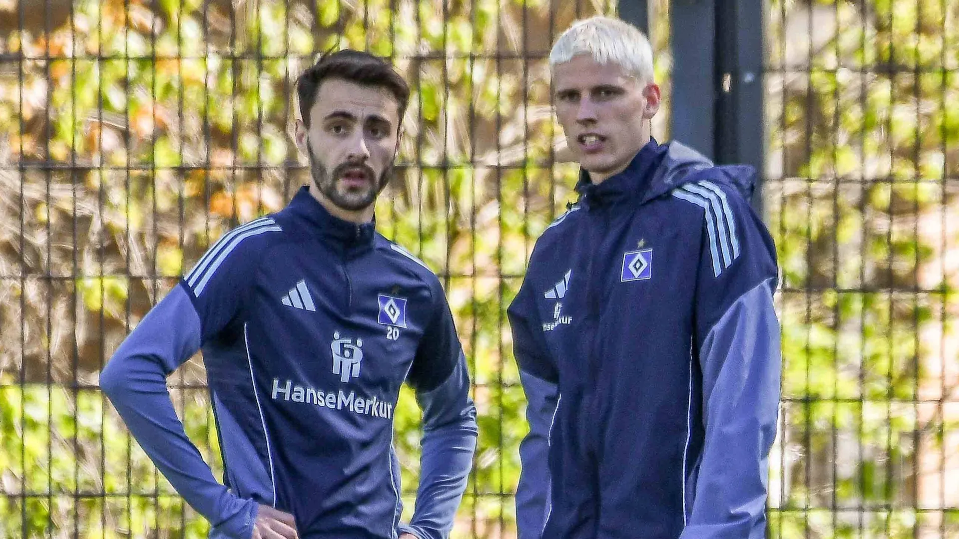 Albert Gronbaek (l.) in training next to Fabio Vieira (archive photo): The Dane was convincing during his loan and should stay at HSV.