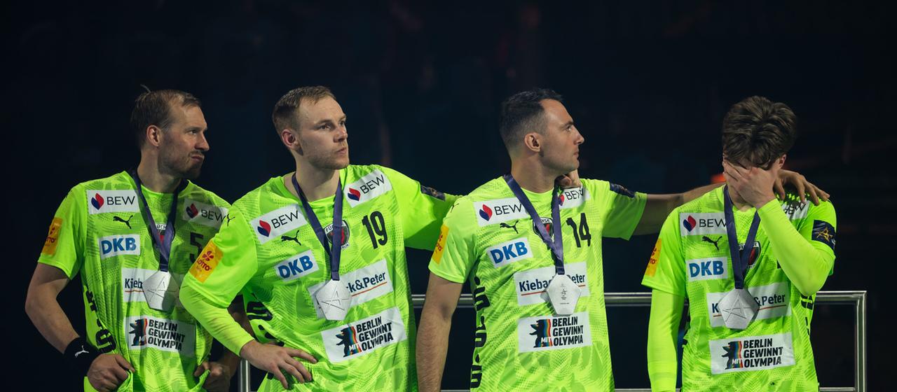 The Füchse Berlin after the final defeat in the Handball Champions League