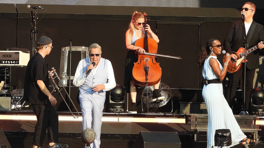 Heatwave Alert: Roland Kaiser Concert in Halle Sparks Emergency Preparations