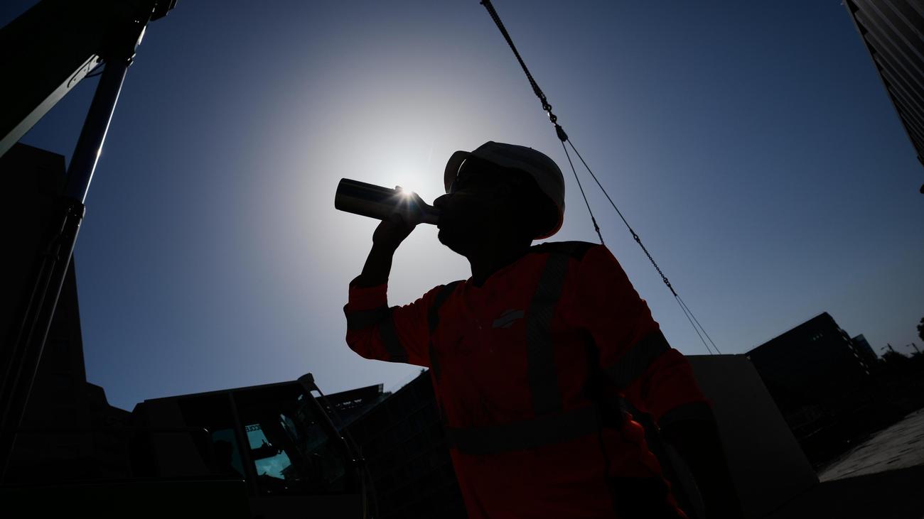 Heatwave Hits UK: Union Demands ‘Cool Down Breaks’ for Workers
