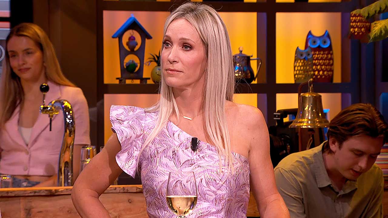 ‘Hélène Hendriks suddenly has a killer body due to back surgery’