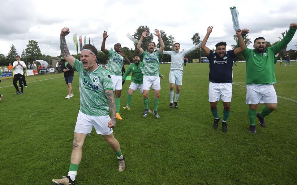 Henri Hut decides the Battle of the Boorne. IE to historic promotion: a fourth division team in Ommelanderwijk for the first time.