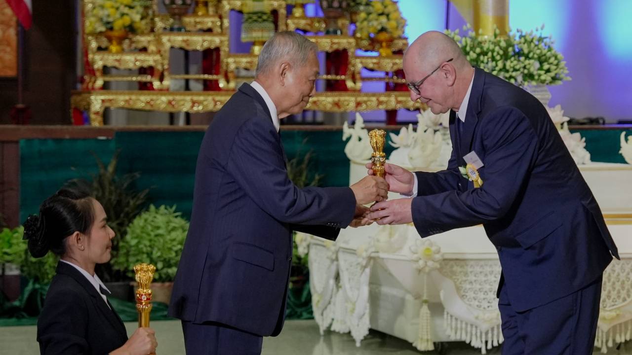High award for chairman of Buddhist temple after power struggle
