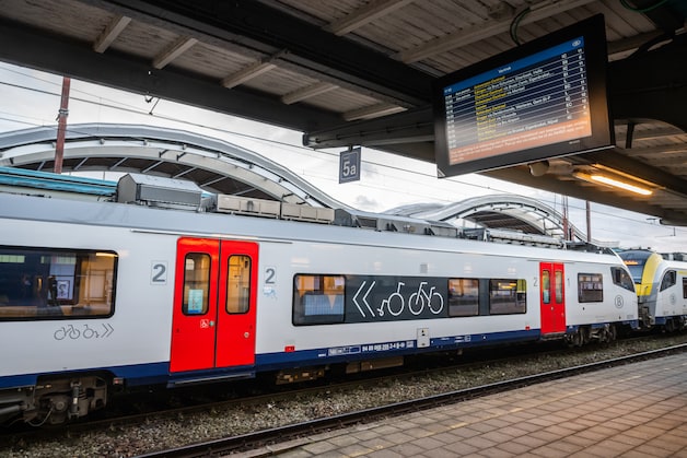 The Public Service Contract that the railway service has with the government provides for a growth of 30 percent more passengers and 10 percent more supply by 2032. 