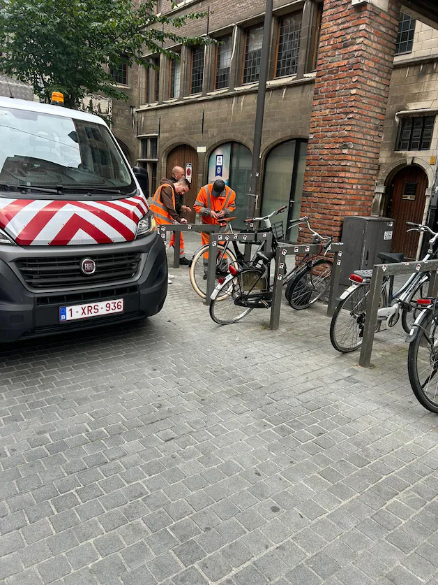 The city cleaning service is based on the stickers and the stickers. 