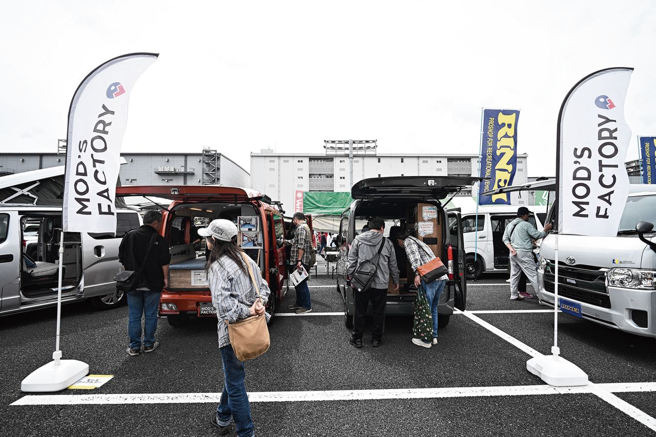 In Japan these mini cars are perfectly normal (and affordable), Europe also wants them: extremely handy in crowded cities