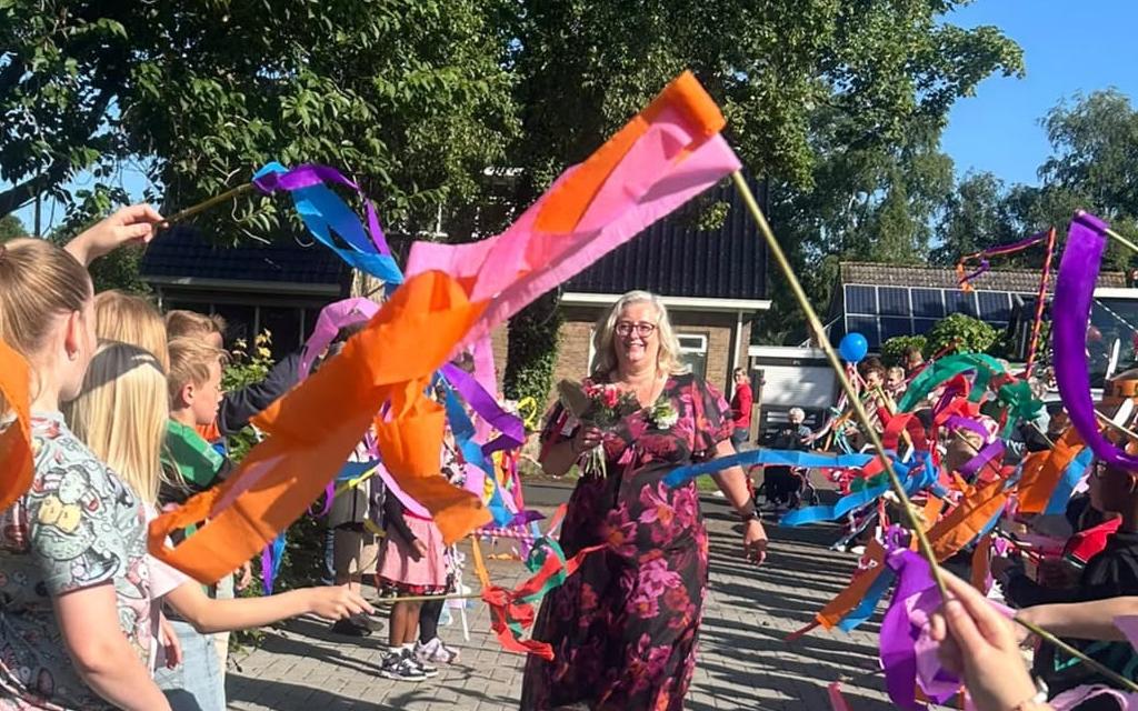 In the classroom for 25 years. De Verbinding honors Miss Liesbeth festively