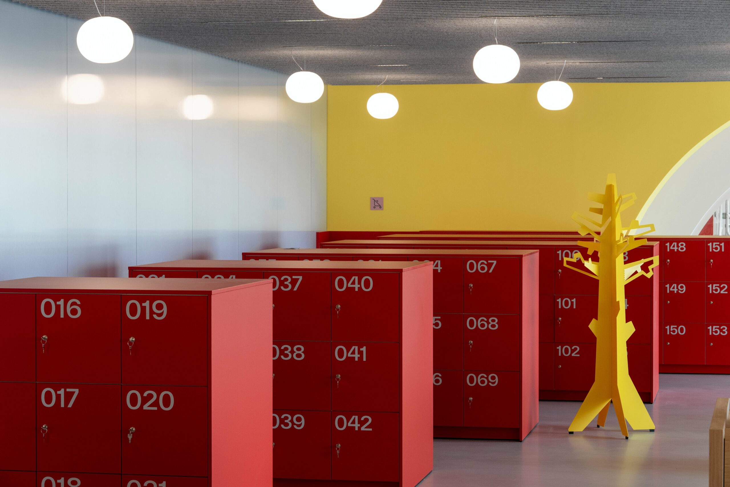 In the renovated Valkhof Museum, the exhibitions are more current and the interior is ‘fifty shades of pink’