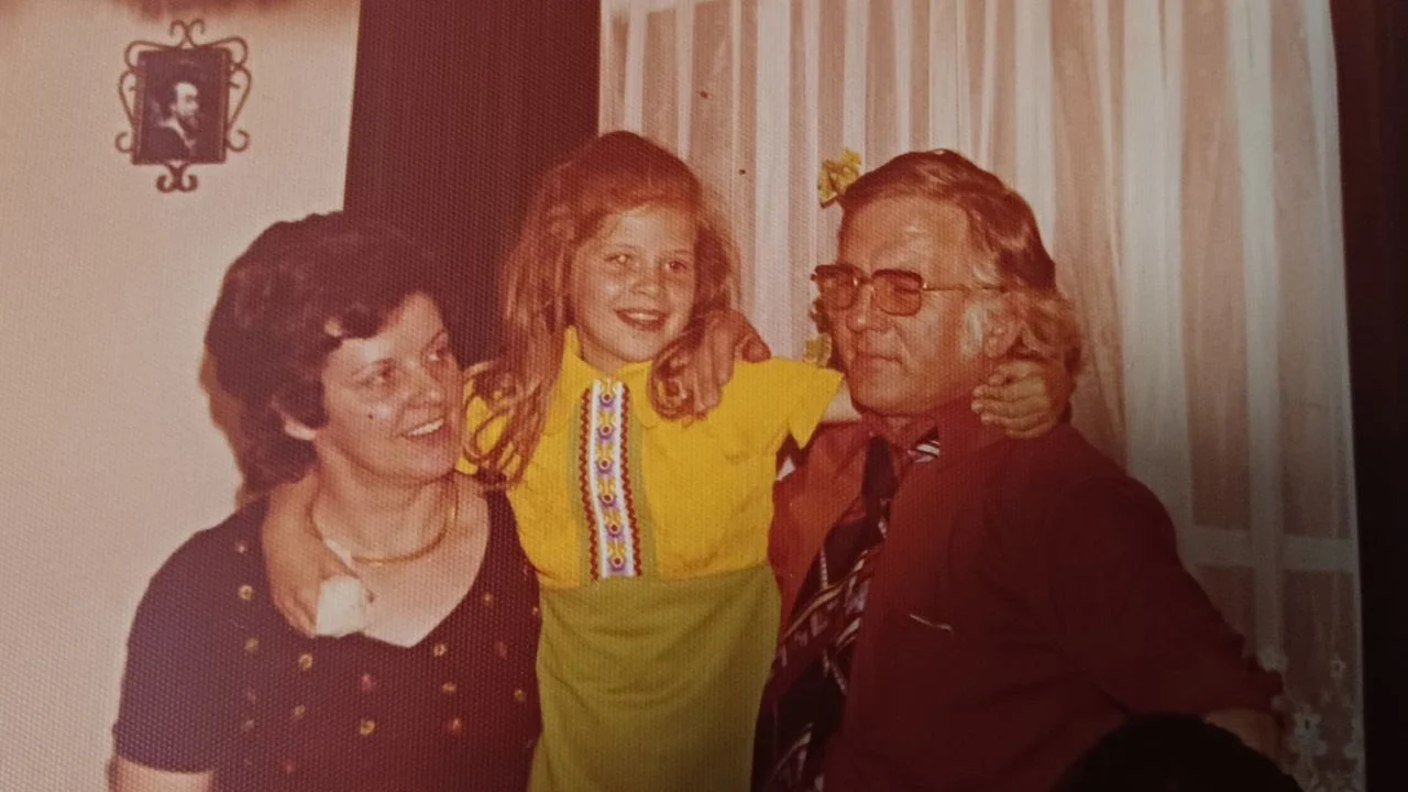 Ingrid with mother Ida and father Bertus (photo: Ingrid van Breemen)