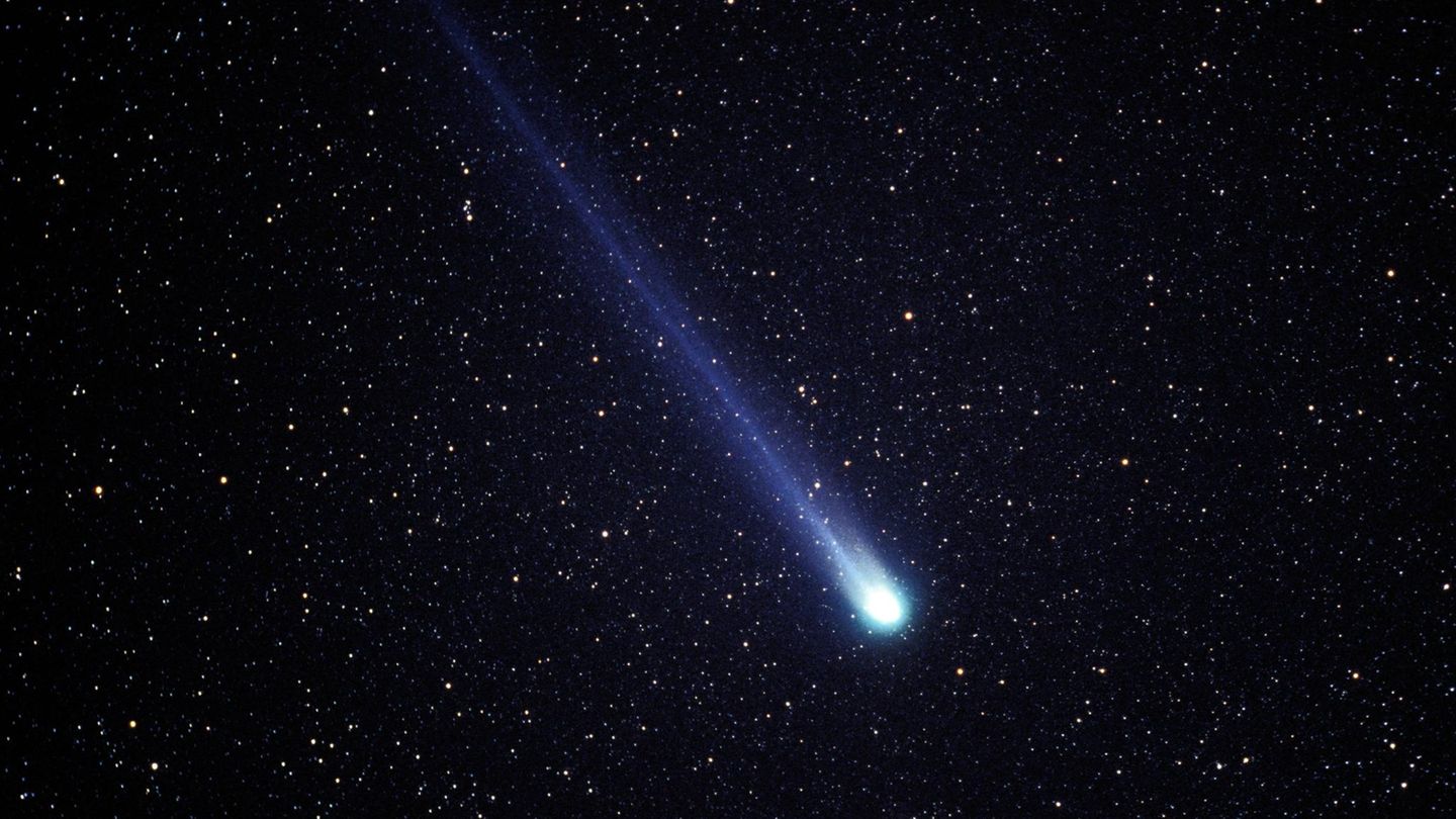 Is Comet 3I/Atlas Really an Alien Spaceship Approaching Earth?