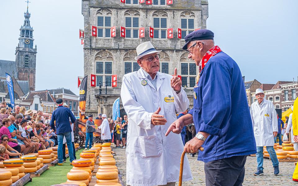 Jacques Hermus about Gouda cheese. The yellow cheese wheels that are eaten and imitated worldwide