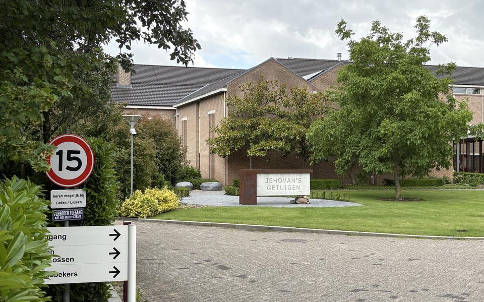 Jehovah’s Witnesses have decided not to expand their headquarters in Noordbarge. ‘Now plan for homes that suit the village’