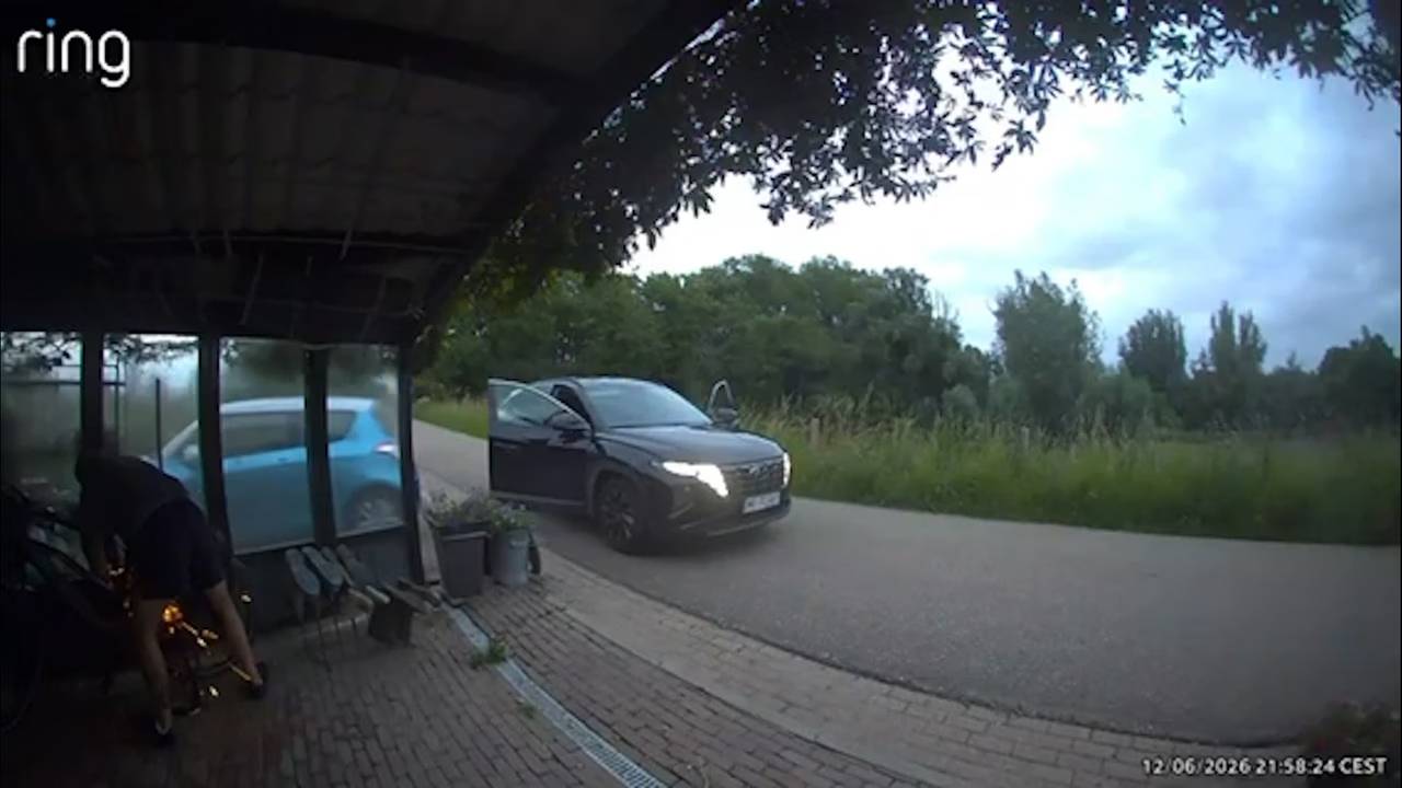 Joep watches the theft of his e-bike via doorbell: ‘Unbelievable’