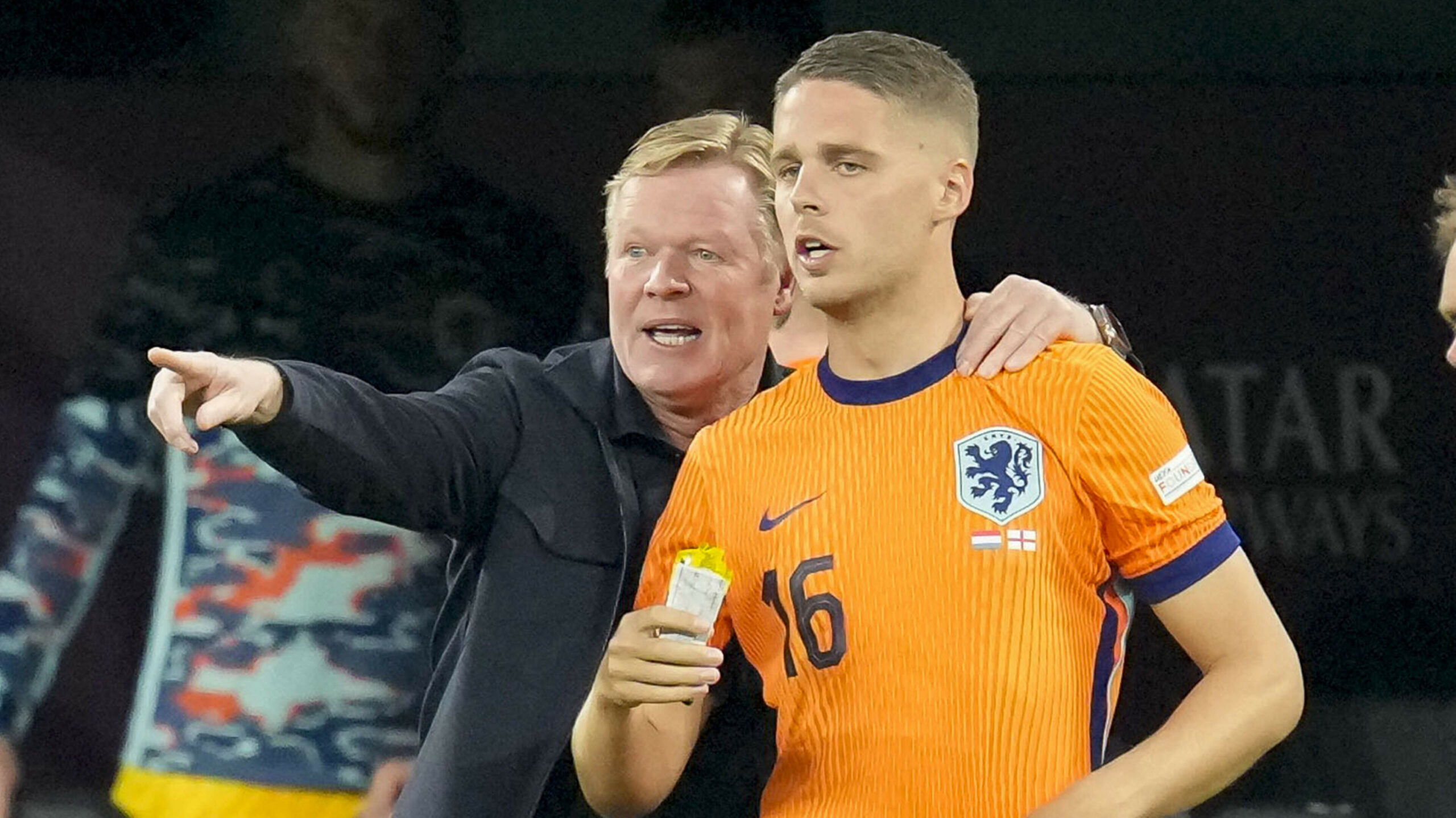 Joey Veerman puts things on edge with Ronald Koeman before the start of the World Cup